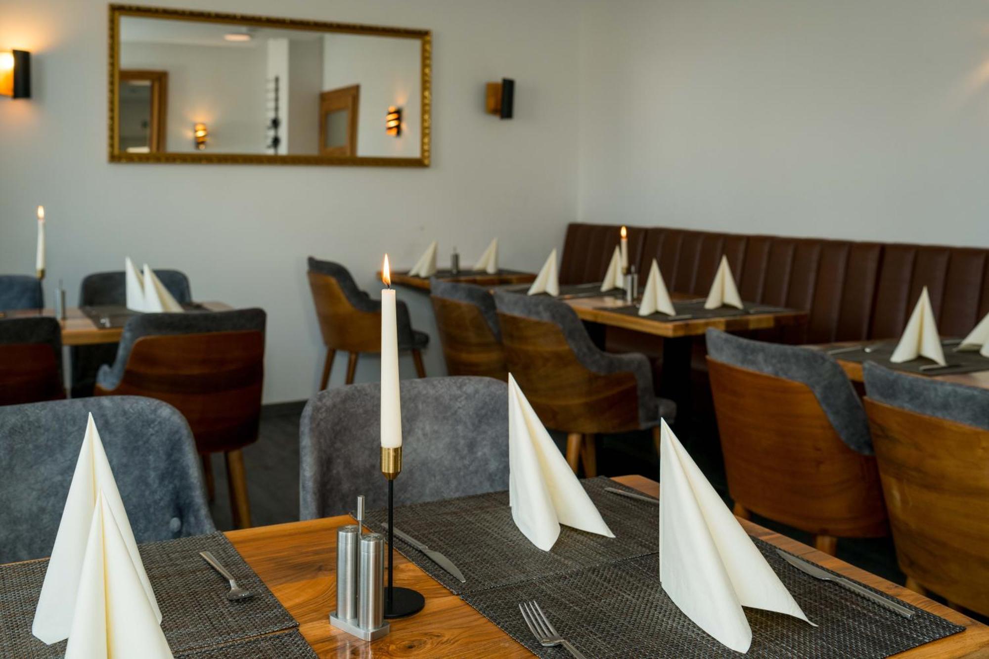 Roca Restaurant Und Hotel Bommersheim Exteriör bild