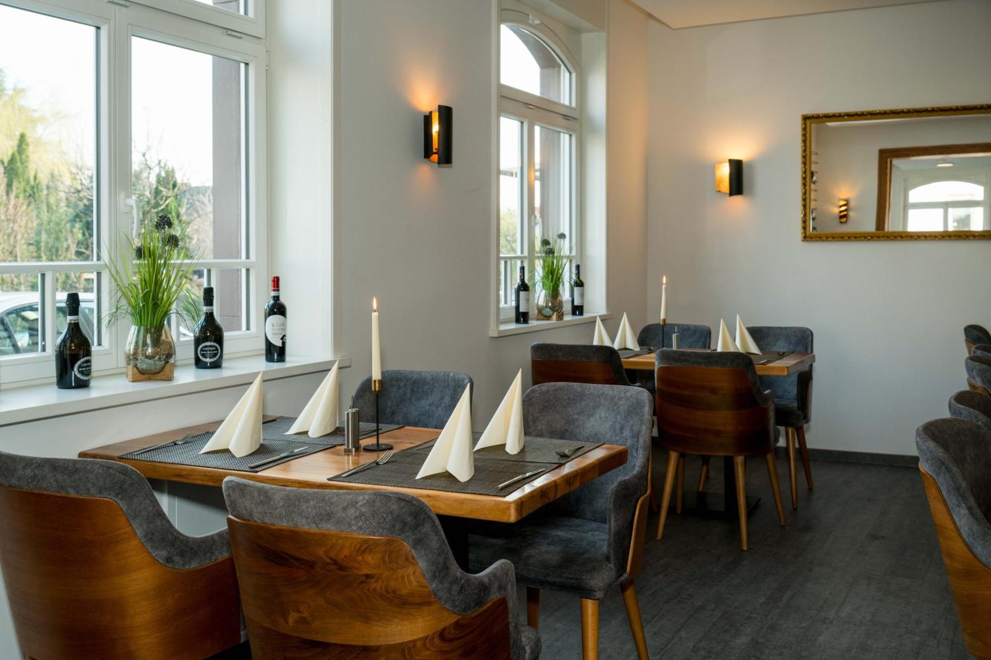 Roca Restaurant Und Hotel Bommersheim Exteriör bild
