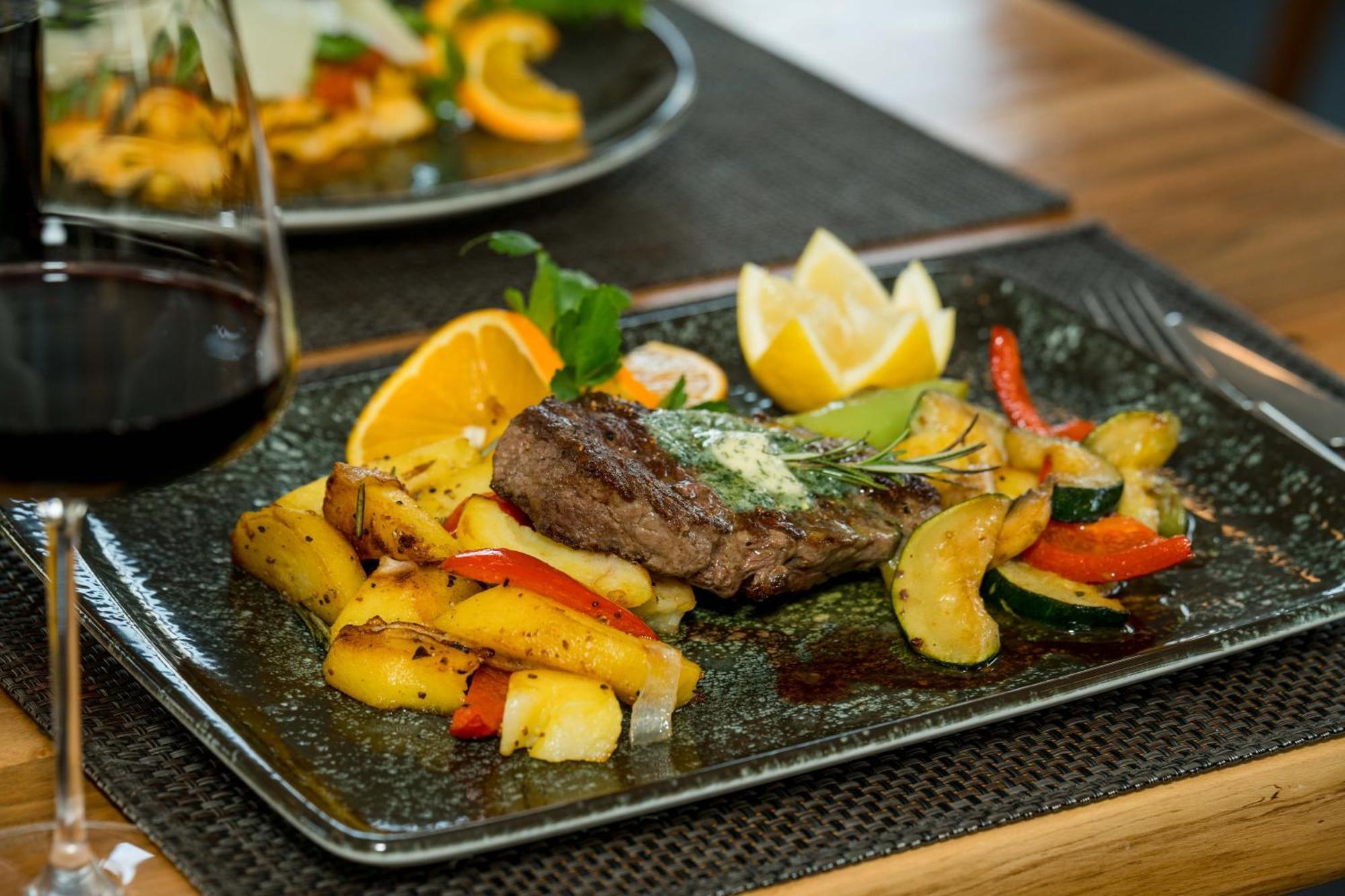 Roca Restaurant Und Hotel Bommersheim Exteriör bild