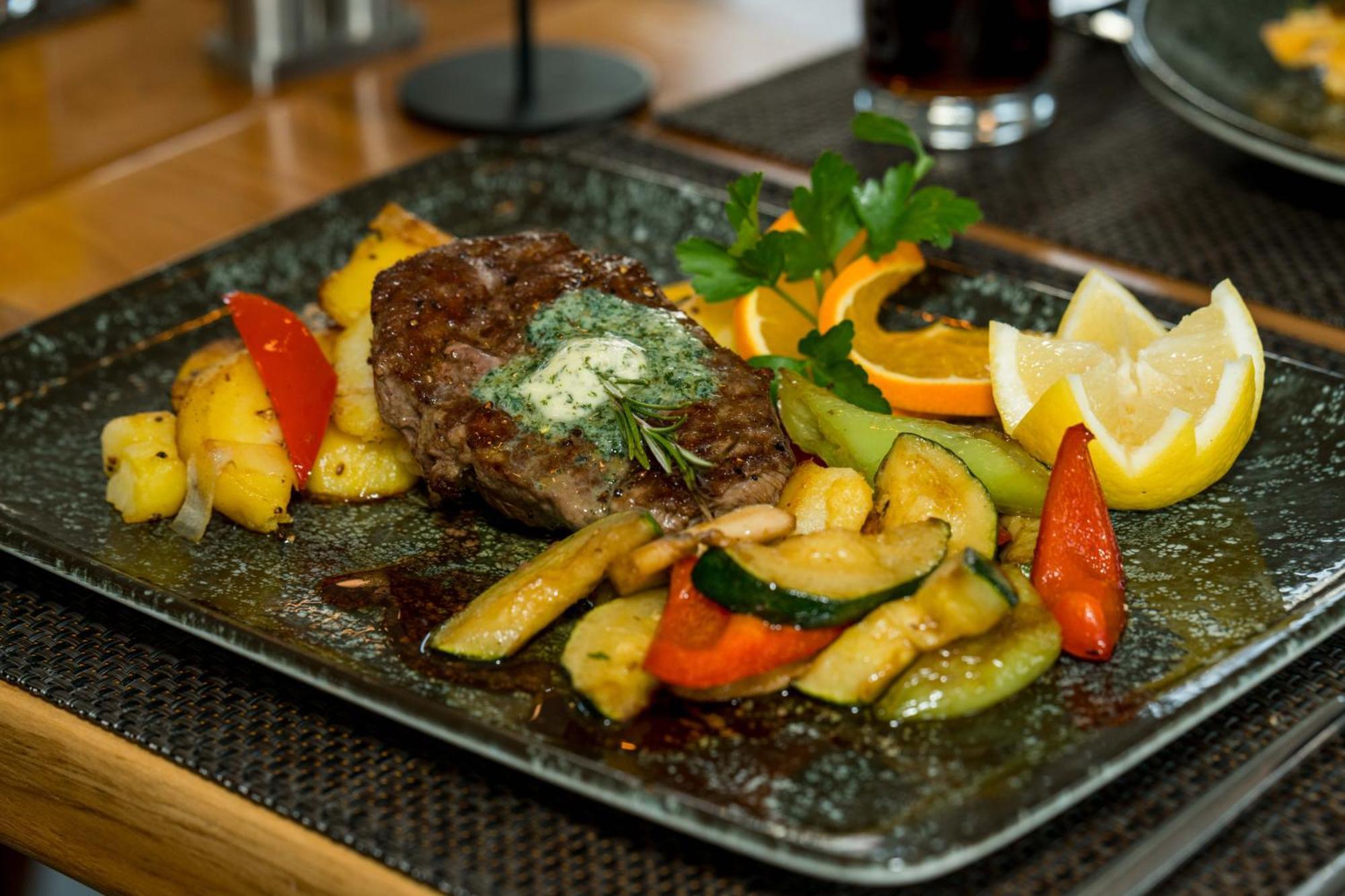 Roca Restaurant Und Hotel Bommersheim Exteriör bild