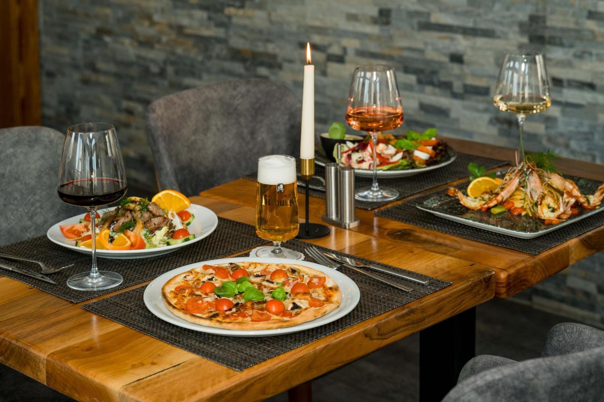 Roca Restaurant Und Hotel Bommersheim Exteriör bild