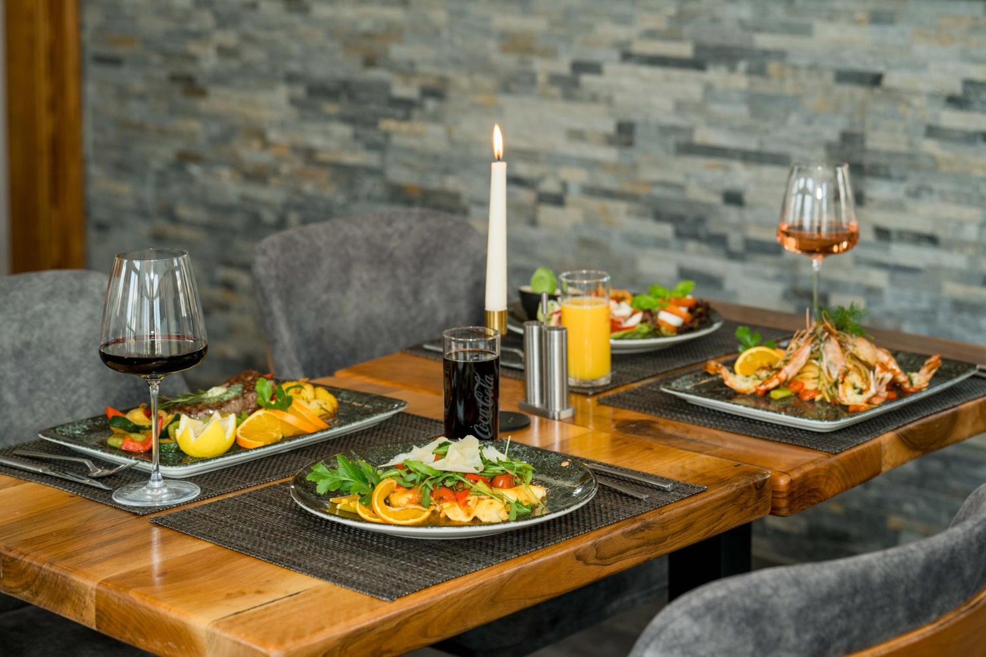 Roca Restaurant Und Hotel Bommersheim Exteriör bild