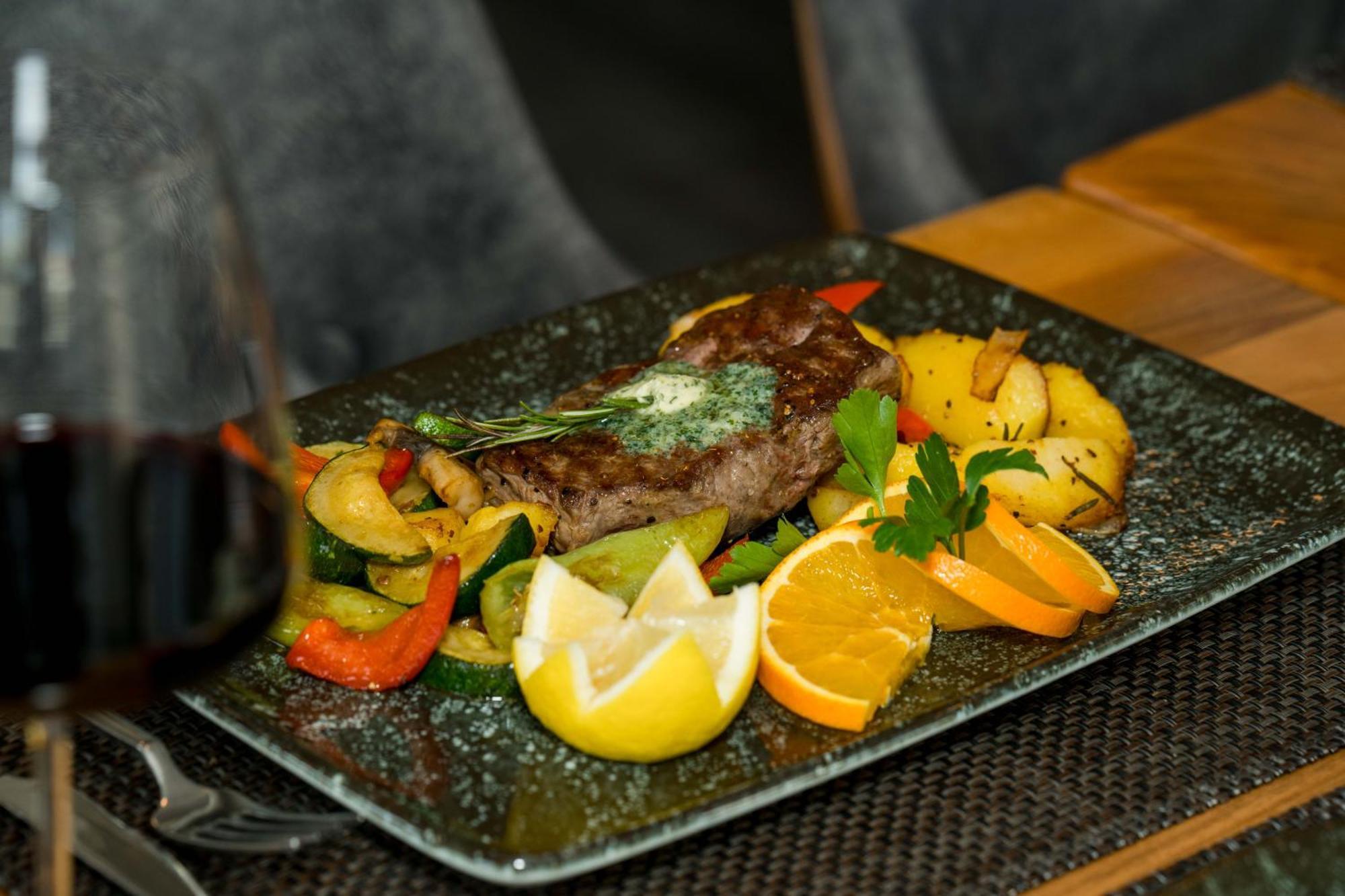 Roca Restaurant Und Hotel Bommersheim Exteriör bild