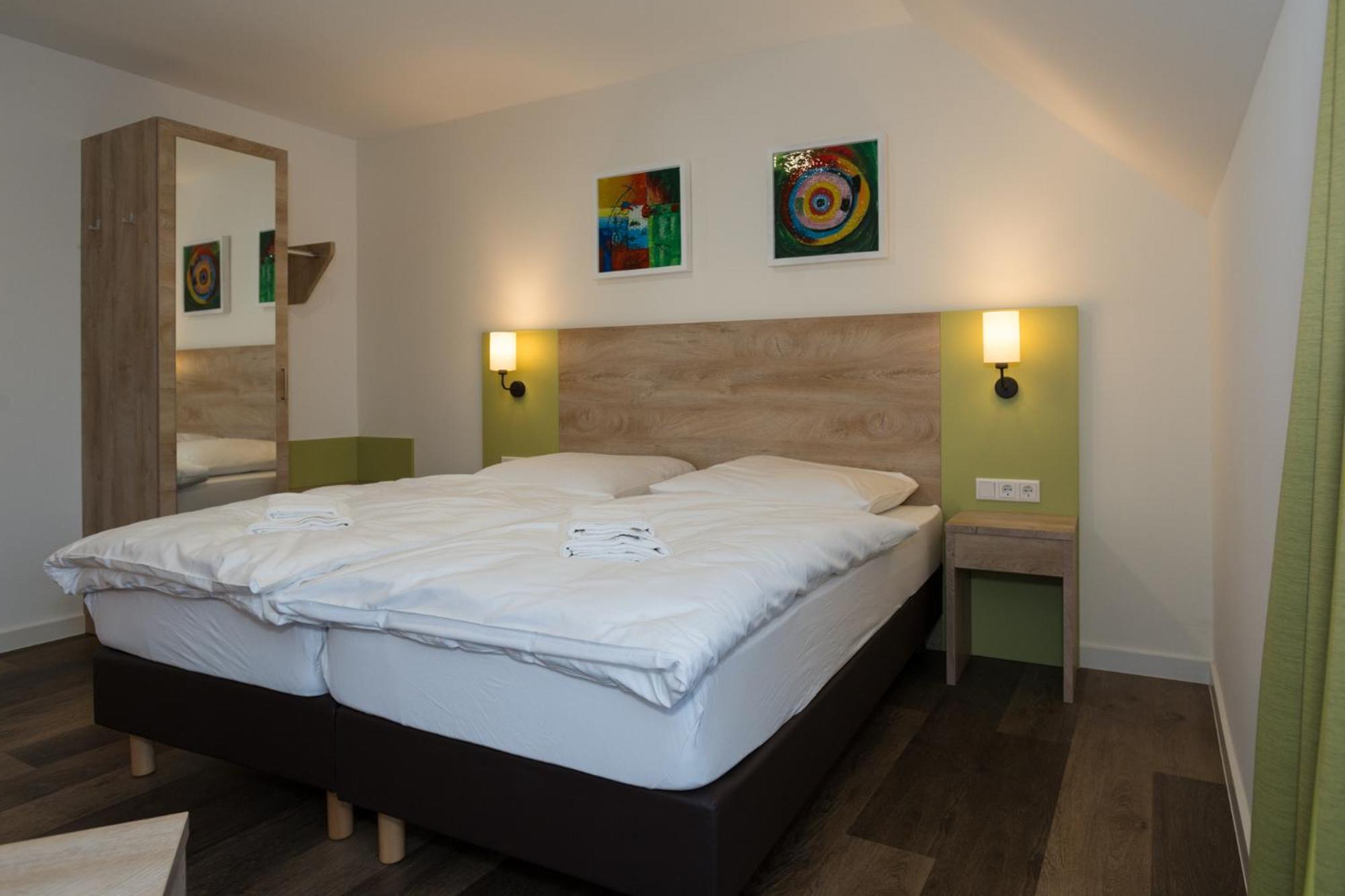 Roca Restaurant Und Hotel Bommersheim Exteriör bild
