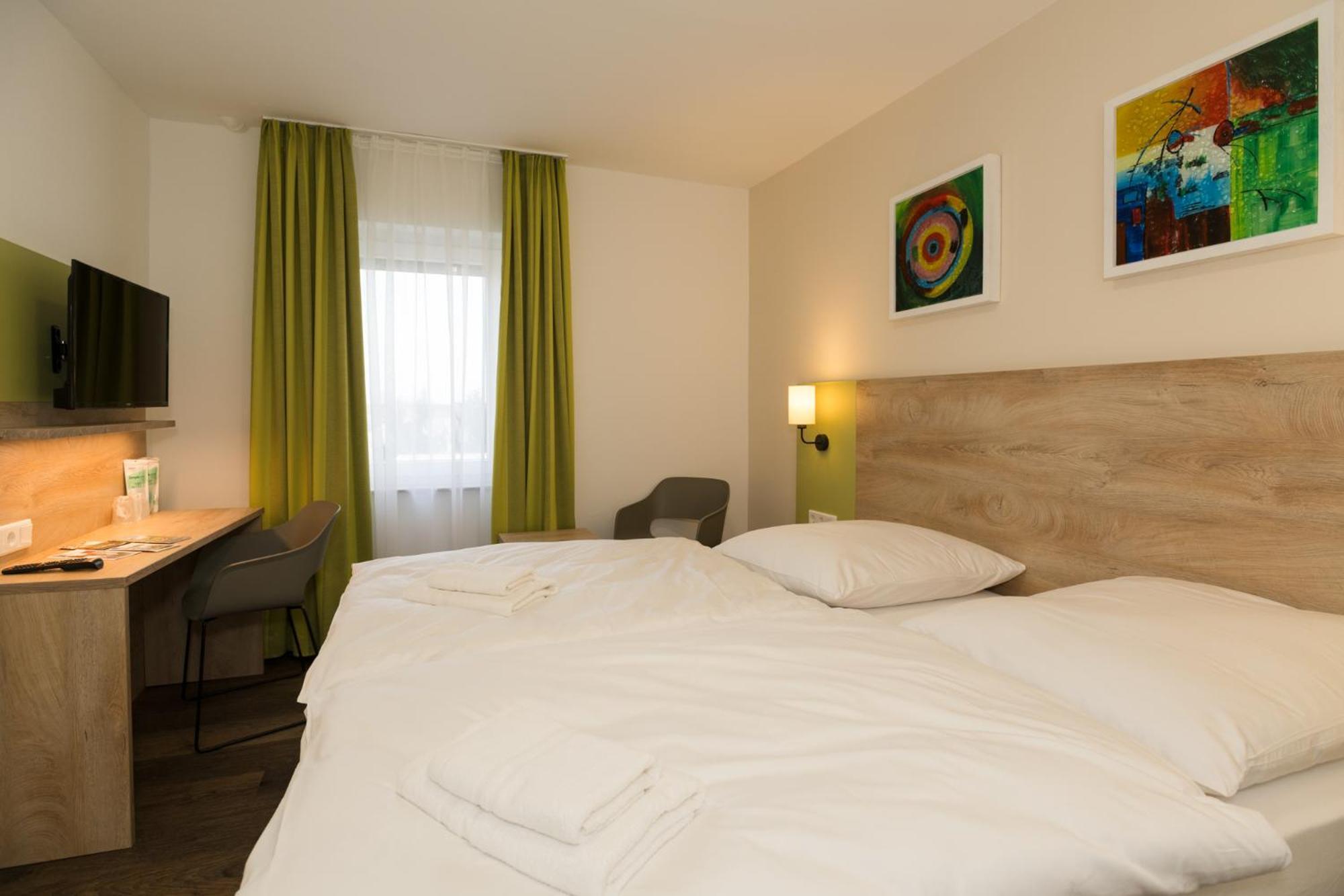 Roca Restaurant Und Hotel Bommersheim Exteriör bild